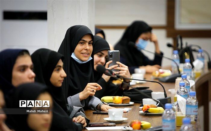 پانا مهارت‌های اجتماعی را به دانش‌آموزان می‌آموزد