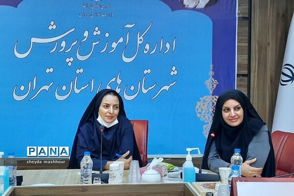 تجلیل مدیرکل آموزش و پرورش شهرستان‌های استان تهران از خبرنگاران فعال پانا
