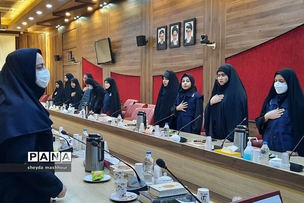 تجلیل مدیرکل آموزش و پرورش شهرستان‌های استان تهران از خبرنگاران فعال پانا