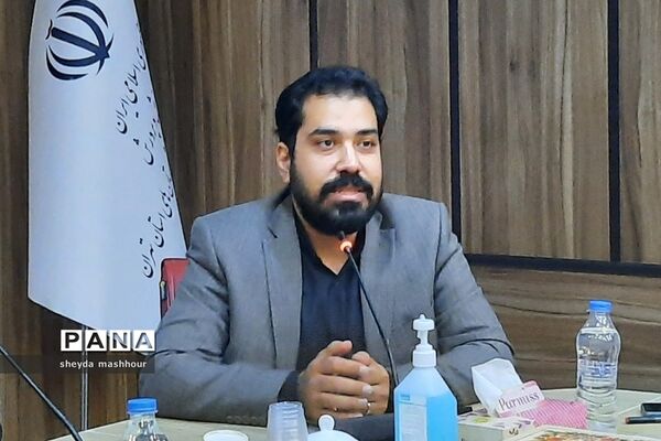 تجلیل مدیرکل آموزش و پرورش شهرستان‌های استان تهران از خبرنگاران فعال پانا