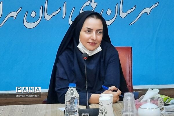 تجلیل مدیرکل آموزش و پرورش شهرستان‌های استان تهران از خبرنگاران فعال پانا