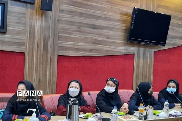 تجلیل مدیرکل آموزش و پرورش شهرستان‌های استان تهران از خبرنگاران فعال پانا
