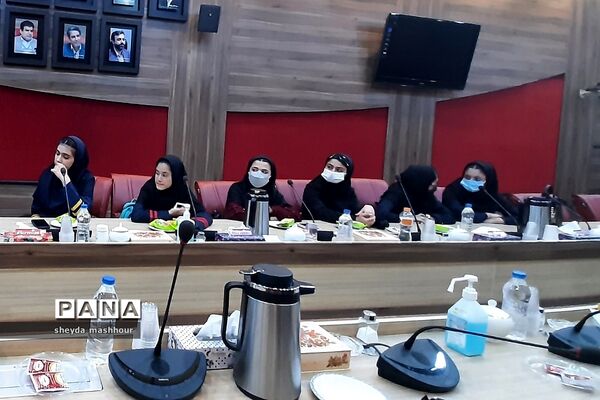 تجلیل مدیرکل آموزش و پرورش شهرستان‌های استان تهران از خبرنگاران فعال پانا
