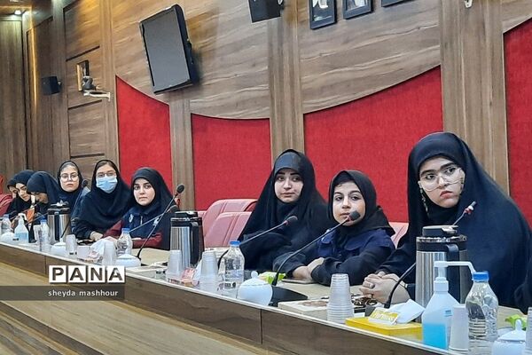 تجلیل مدیرکل آموزش و پرورش شهرستان‌های استان تهران از خبرنگاران فعال پانا