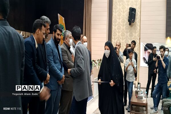 تجلیل از معلمان برگزیده سیستان و بلوچستان در همایش معلم سازنده