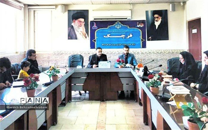 کادر مدارس، دانش‌آموزان را با فرهنگ جهاد و شهادت، دفاع مقدس و خانواده شهدا ‌آشنا سازند