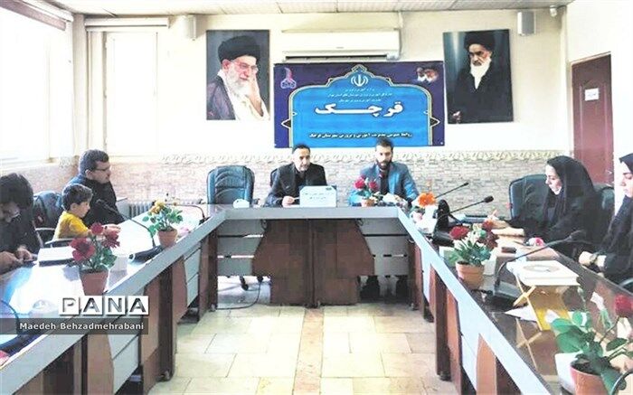 کادر مدارس، دانش‌آموزان را با فرهنگ جهاد و شهادت، دفاع مقدس و خانواده شهدا ‌آشنا سازند