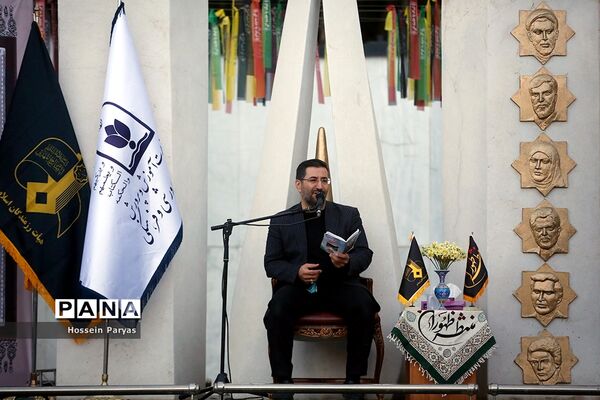 ‌مراسم دعای ندبه در جوار مزار شهدای گمنام دانش‌آموز در اردوگاه شهید باهنر
