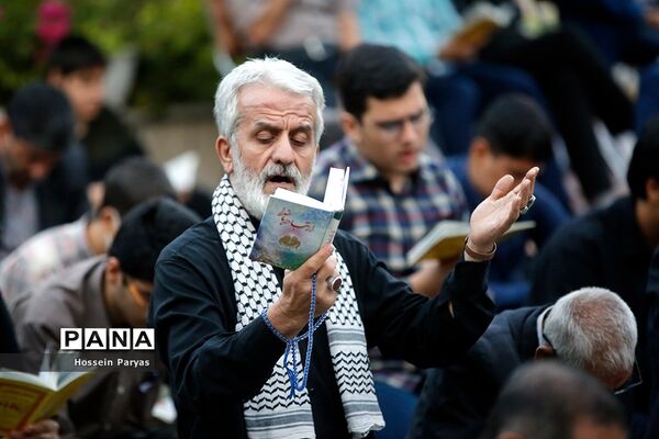 ‌مراسم دعای ندبه در جوار مزار شهدای گمنام دانش‌آموز در اردوگاه شهید باهنر