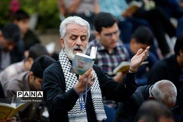 ‌مراسم دعای ندبه در جوار مزار شهدای گمنام دانش‌آموز در اردوگاه شهید باهنر