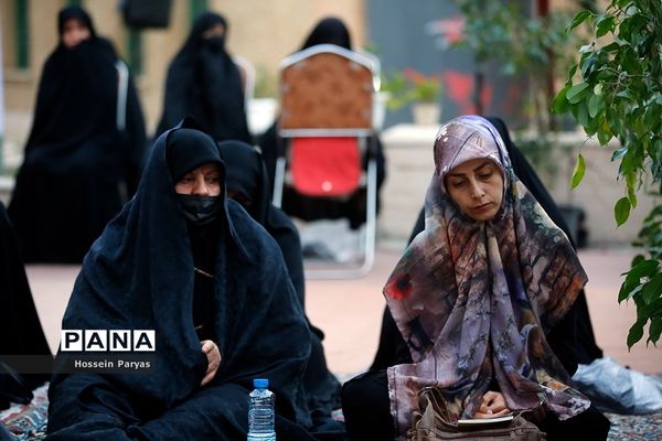 ‌مراسم دعای ندبه در جوار مزار شهدای گمنام دانش‌آموز در اردوگاه شهید باهنر