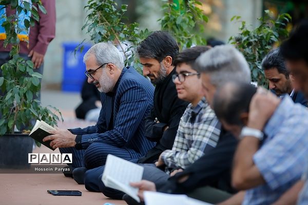 ‌مراسم دعای ندبه در جوار مزار شهدای گمنام دانش‌آموز در اردوگاه شهید باهنر