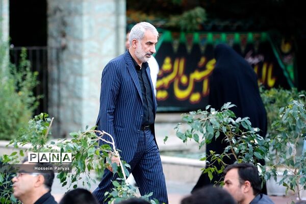 ‌مراسم دعای ندبه در جوار مزار شهدای گمنام دانش‌آموز در اردوگاه شهید باهنر