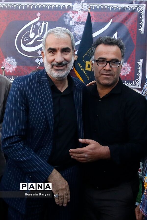 ‌مراسم دعای ندبه در جوار مزار شهدای گمنام دانش‌آموز در اردوگاه شهید باهنر