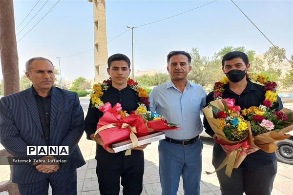 آیین استقبال از دانش‌آموزان رتبه‌آور کشوری در مسابقات قرآن، عترت و نماز امیدیه