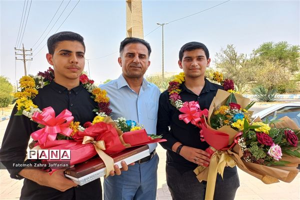 آیین استقبال از دانش‌آموزان رتبه‌آور کشوری در مسابقات قرآن، عترت و نماز امیدیه