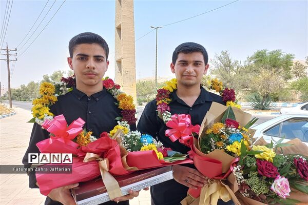 آیین استقبال از دانش‌آموزان رتبه‌آور کشوری در مسابقات قرآن، عترت و نماز امیدیه