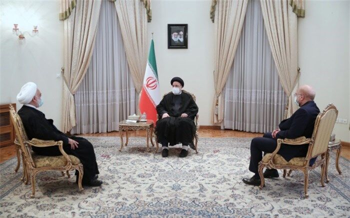 تاکید سران قوا بر تعامل حداکثری برای تثبیت و تسریع روند بازسازی و ارتقای اقتصاد ملی
