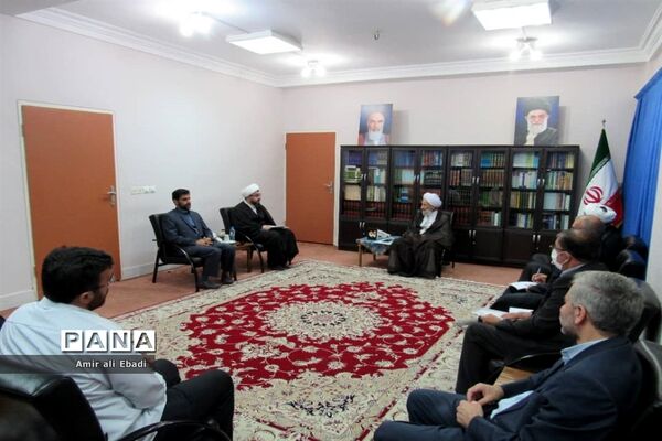 نشست مجمع اندیشه‌ورز قرارگاه دانش‌بنیان کشاورزی با نماینده ولی فقیه