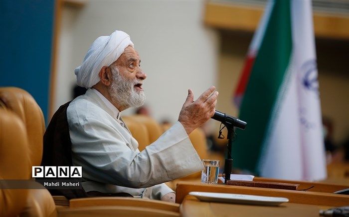 همه مسائل تربیتی در نماز است