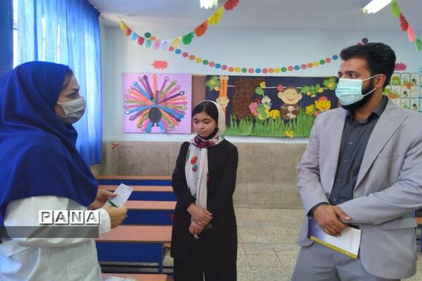برگزاری اردوی جهادی معاینات پزشکی شهرستان قرچک در دبستان شاهد خاتم الانبیا