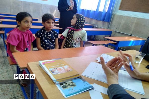 برگزاری اردوی جهادی معاینات پزشکی شهرستان قرچک در دبستان شاهد خاتم الانبیا