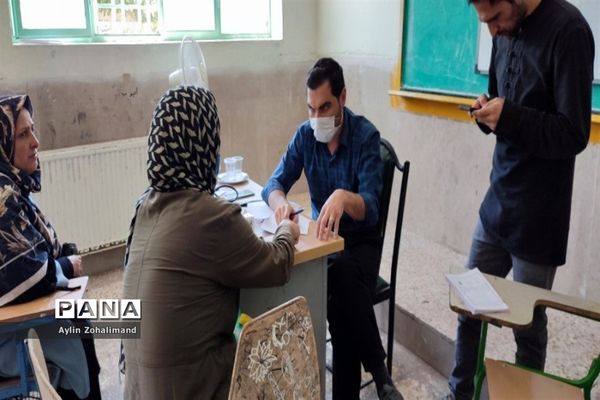 برگزاری اردوی جهادی پزشکی دبیرستان شهید‌بهایی در شهرستان رباط‌کریم