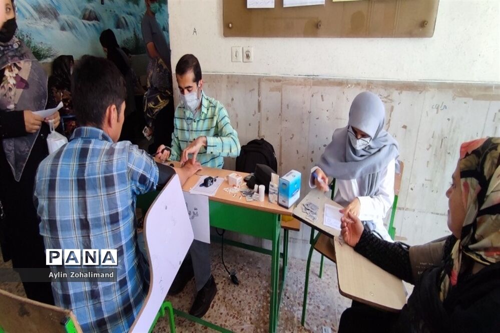 برگزاری اردوی جهادی پزشکی دبیرستان شهید‌بهایی در شهرستان رباط‌کریم