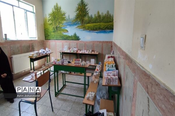 برگزاری اردوی جهادی پزشکی دبیرستان شهید‌بهایی در شهرستان رباط‌کریم