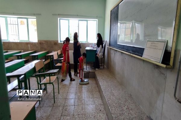 برگزاری اردوی جهادی پزشکی دبیرستان شهید‌بهایی در شهرستان رباط‌کریم