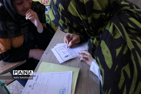 برگزاری اردوی جهادی پزشکی دبیرستان شهید‌بهایی در شهرستان رباط‌کریم