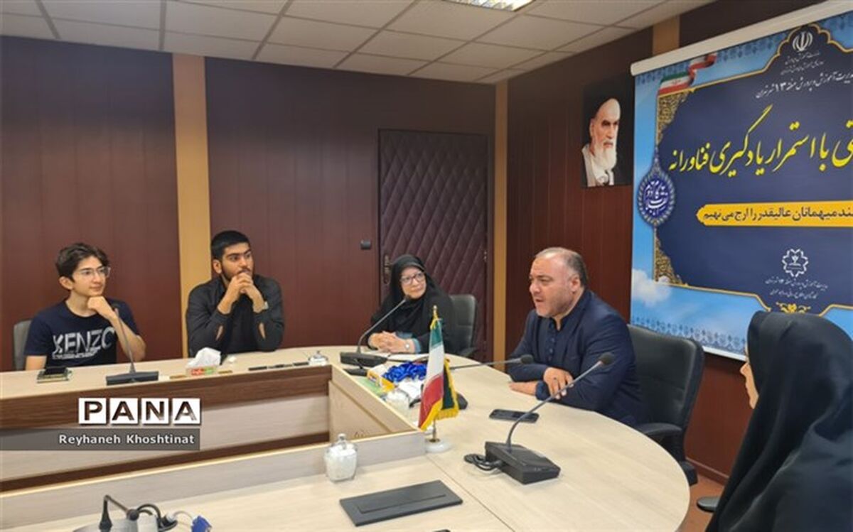 قلم‌زدن یک خبرنگار به مانند قدم‌زدن در دریای بیکران اخبار است