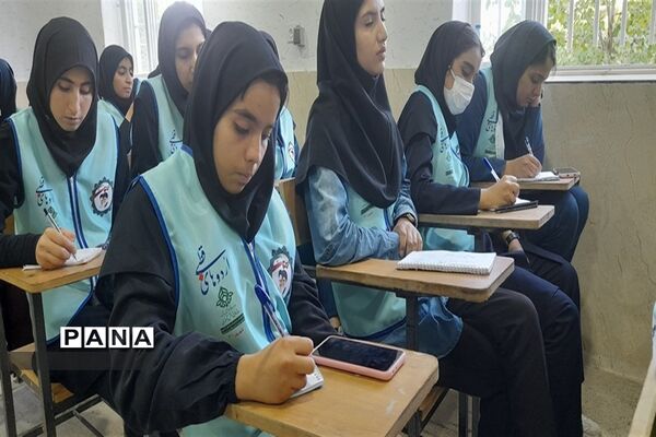 کلاس امداد و نجات با حضور اعضائ سازمان دانش‌آموزی در اردوی قطبی