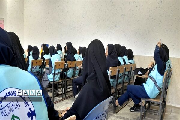 کلاس امداد و نجات با حضور اعضائ سازمان دانش‌آموزی در اردوی قطبی