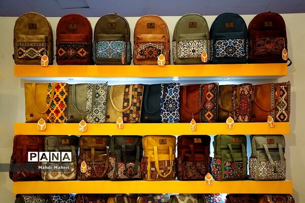 افتتاحیه هشتمین جشنواره و نمایشگاه ایران نوشت