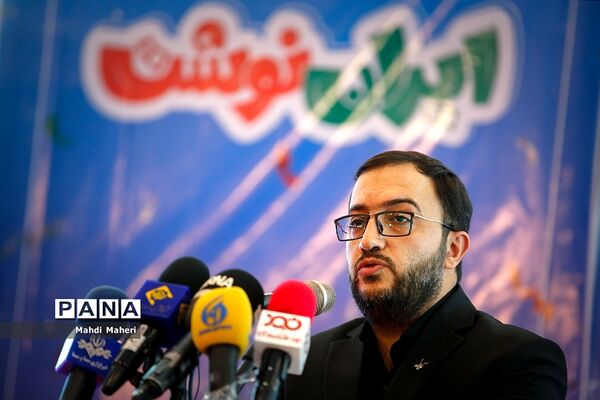 افتتاحیه هشتمین جشنواره و نمایشگاه ایران نوشت