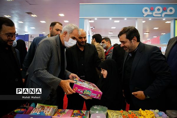 افتتاحیه هشتمین جشنواره و نمایشگاه ایران نوشت