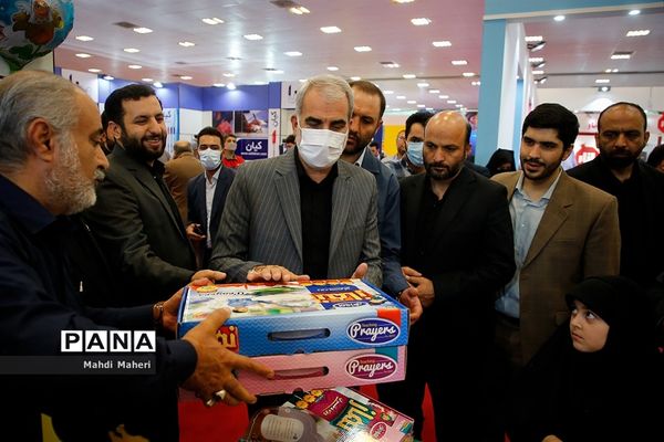 افتتاحیه هشتمین جشنواره و نمایشگاه ایران نوشت