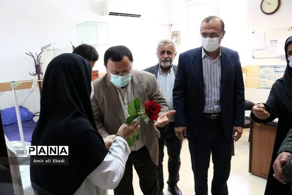 تجلیل از پزشکان توسط فرماندار شهرستان میاندورود