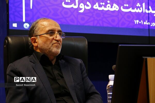 نشست رسانه‌ای استاندار قم به‌مناسبت هفته دولت