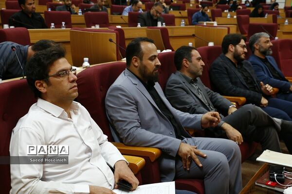 نشست رسانه‌ای استاندار قم به‌مناسبت هفته دولت