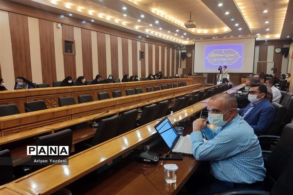 نشست خبری استاندار فارس به‌مناسبت هفته دولت