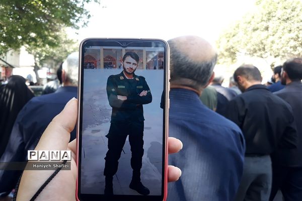 مراسم تشییع پیکر دو شهید جوان امنیت در حرم مطهر شاهچراغ (ع)