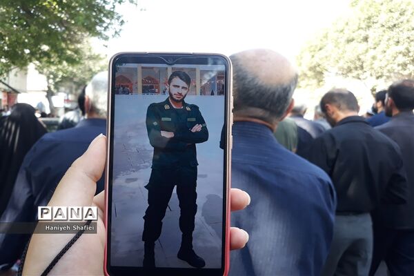 مراسم تشییع پیکر دو شهید جوان امنیت در حرم مطهر شاهچراغ (ع)