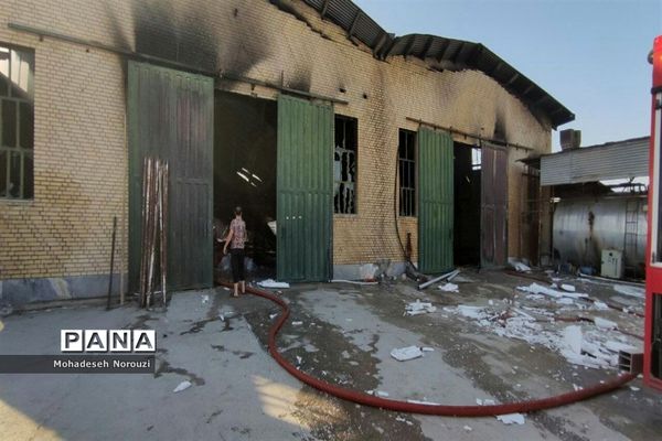 آتش‌سوزی عظیم کارخانه یونولیت در شهرستان رباط‌کریم