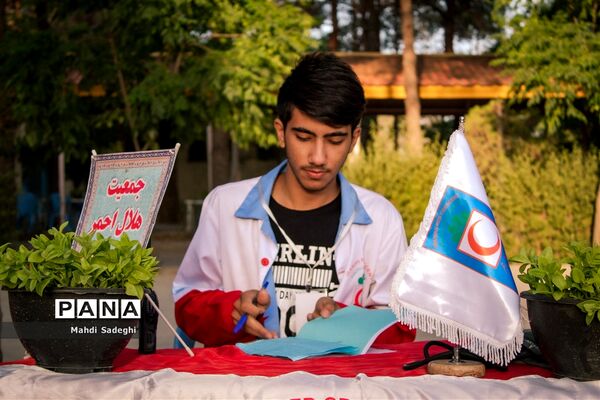 روز دوم اردوی قطبی اعضای سازمان دانش‌آموزی در اصفهان