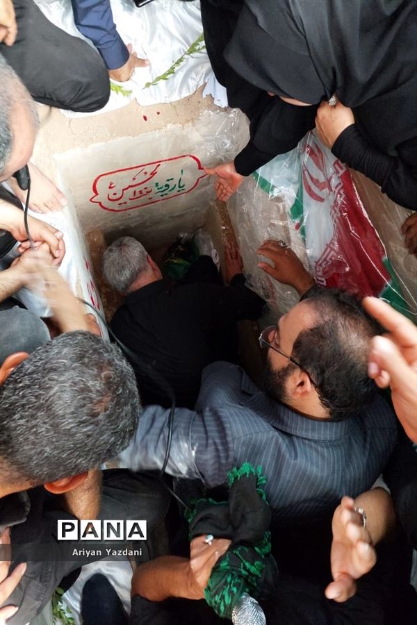 تشییع و تدفین دو شهید جوان امنیت در شیراز