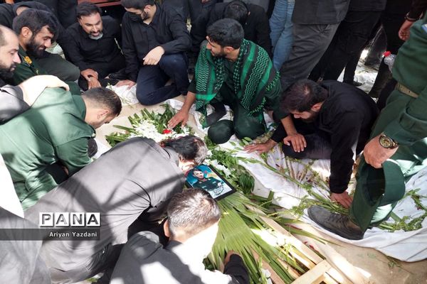 تشییع و تدفین دو شهید جوان امنیت در شیراز