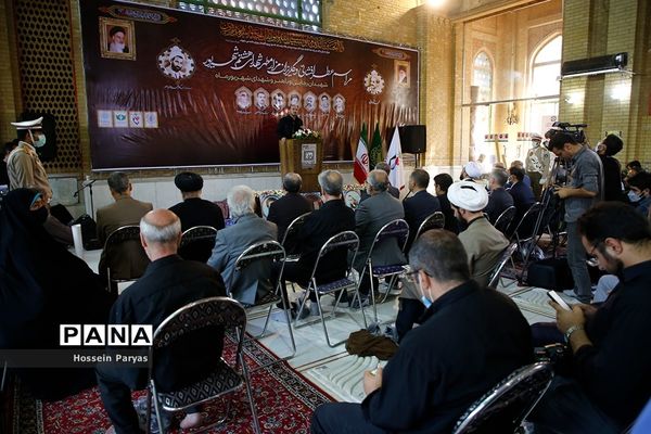 مراسم عطر افشانی و گلریزان مزار مطهر شهدای هشتم شهریور