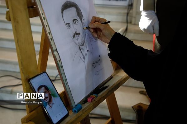 مراسم عطر افشانی و گلریزان مزار مطهر شهدای هشتم شهریور